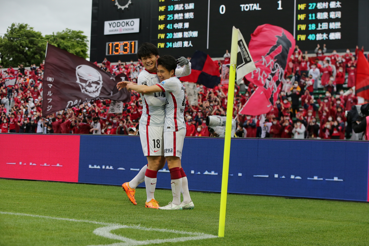 Kashima celebrate 1,000th match with win as Antlers leap into first place