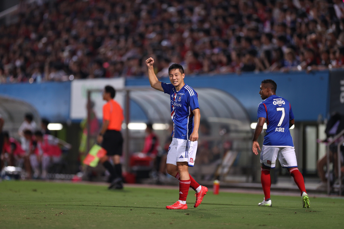 Marinos host Sagan as title chase resumes