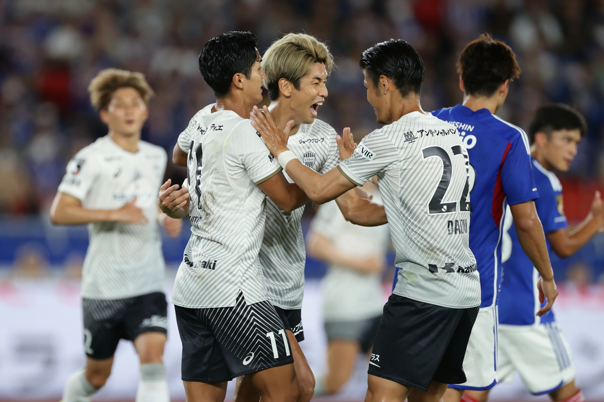 Vissel beat Marinos in top-of-table clash to take control of title race