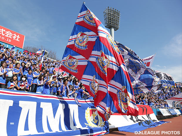 F. Marinos sign university defender Arai