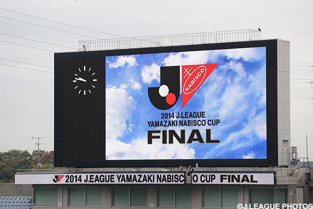 Smoking prohibited after kick-off at Nabisco Cup final