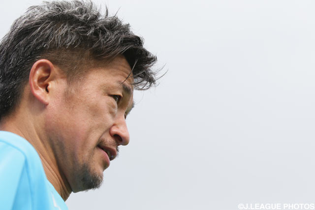 “King Kazu” to play on till 49 with Yokohama FC