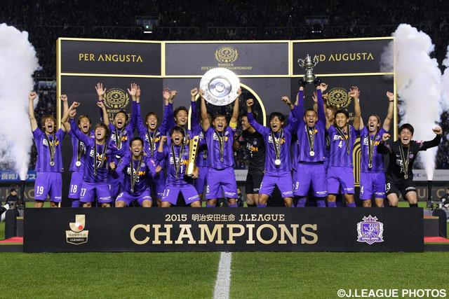 Sanfrecce stave off Gamba comeback to lift title