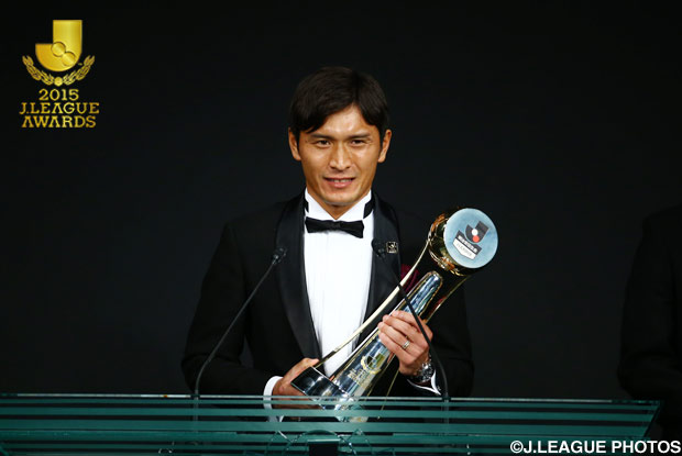 Aoyama leads Sanfrecce landslide at J.League 2015 awards