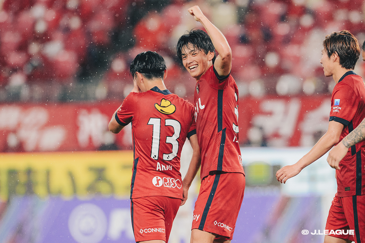 Kashima dominate to capture 300th J1 League home win, keep pace in race for top four