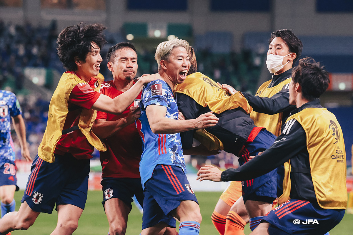 J.LEAGUE stars and alums lead Japan to massive FIFA World Cup qualifying win