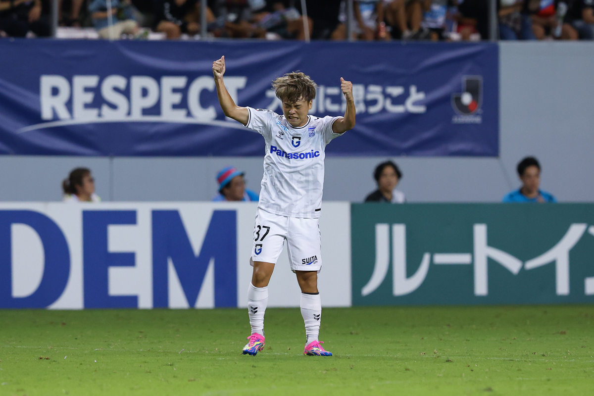Gamba head to Sapporo with top half in their sights
