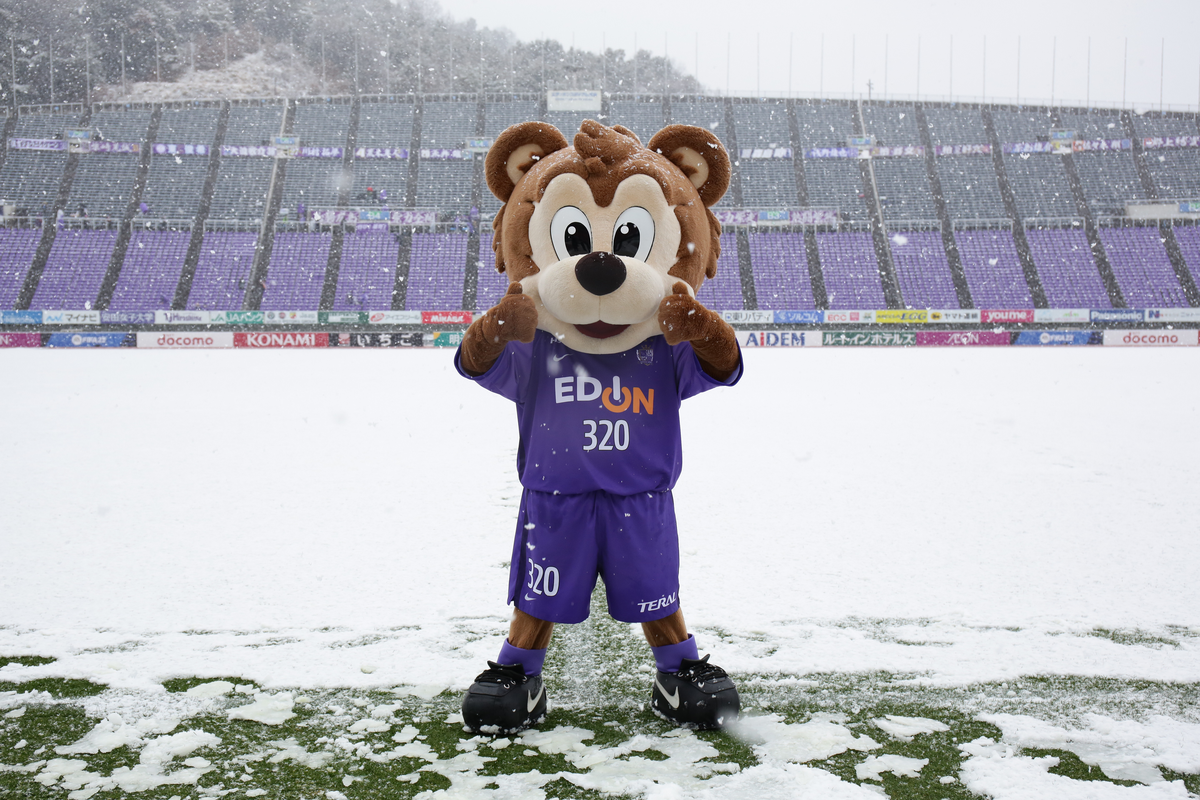 'Tis the Season: Holiday gifts for all 18 J1 teams