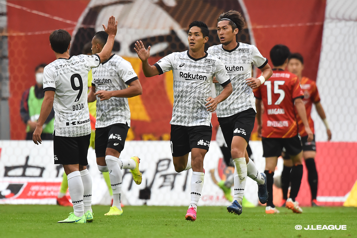 Iniesta, Muto lead comeback as Vissel earn massive draw in fight for AFC Champions League place